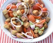 Panzanella - opskrift på italiensk brødsalat