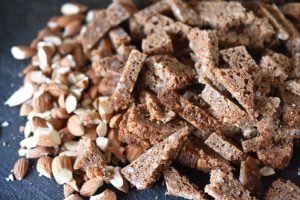 Rugbrødslagkage - opskrift på sønderjysk brødtorte