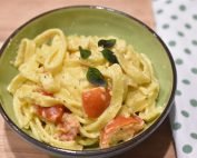 Pasta med flødeost og tomat - nem opskrift
