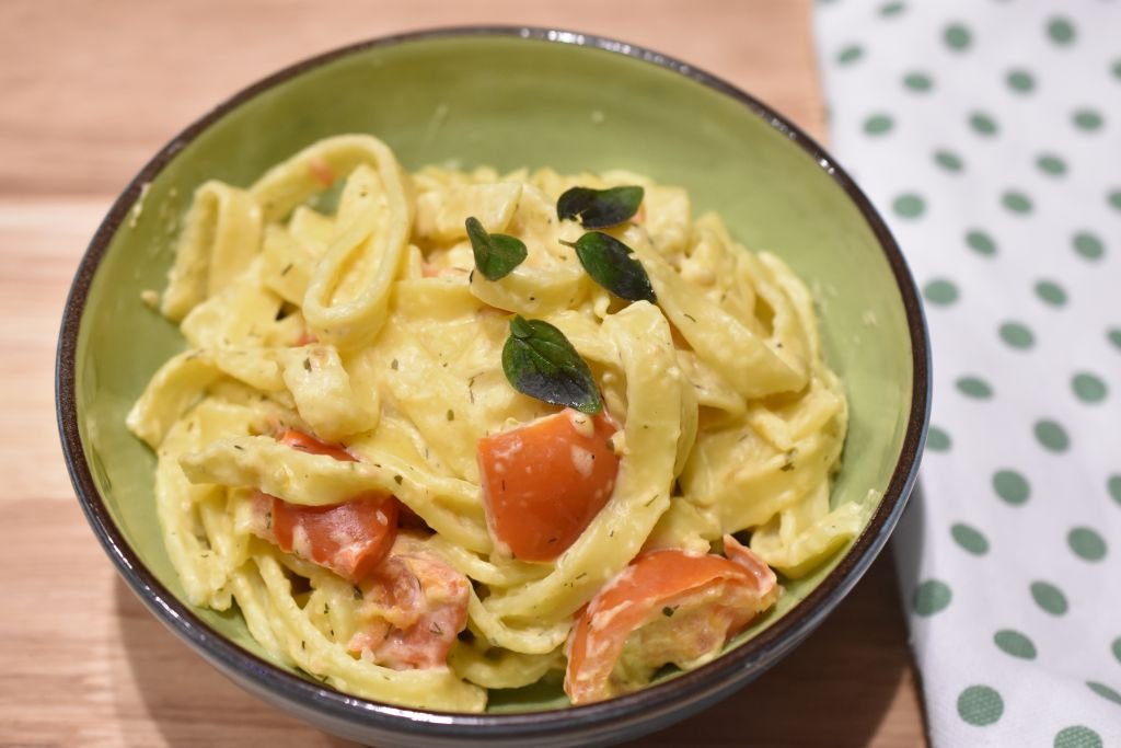 Pasta med flødeost og tomat - nem opskrift