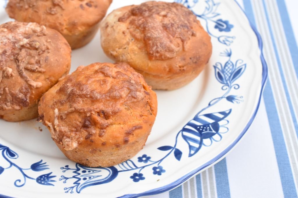 Pizzamuffins - opskrift på madpakke muffins med pizza fyld