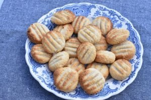 Glutenfri mandelsmåkager med kondenseret mælk - nem opskrift