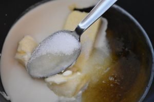 Karamel bidder med cornflakes - karameller med knas