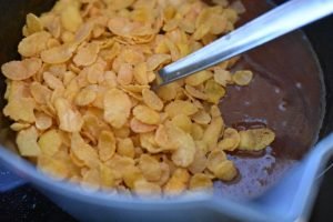 Karamel bidder med cornflakes - karameller med knas