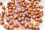Karamelliserede hasselnødder - nødder med karamel