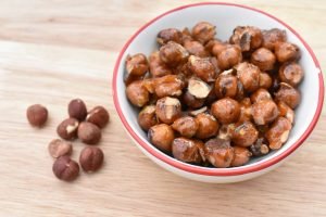 Karamelliserede hasselnødder - nødder med karamel