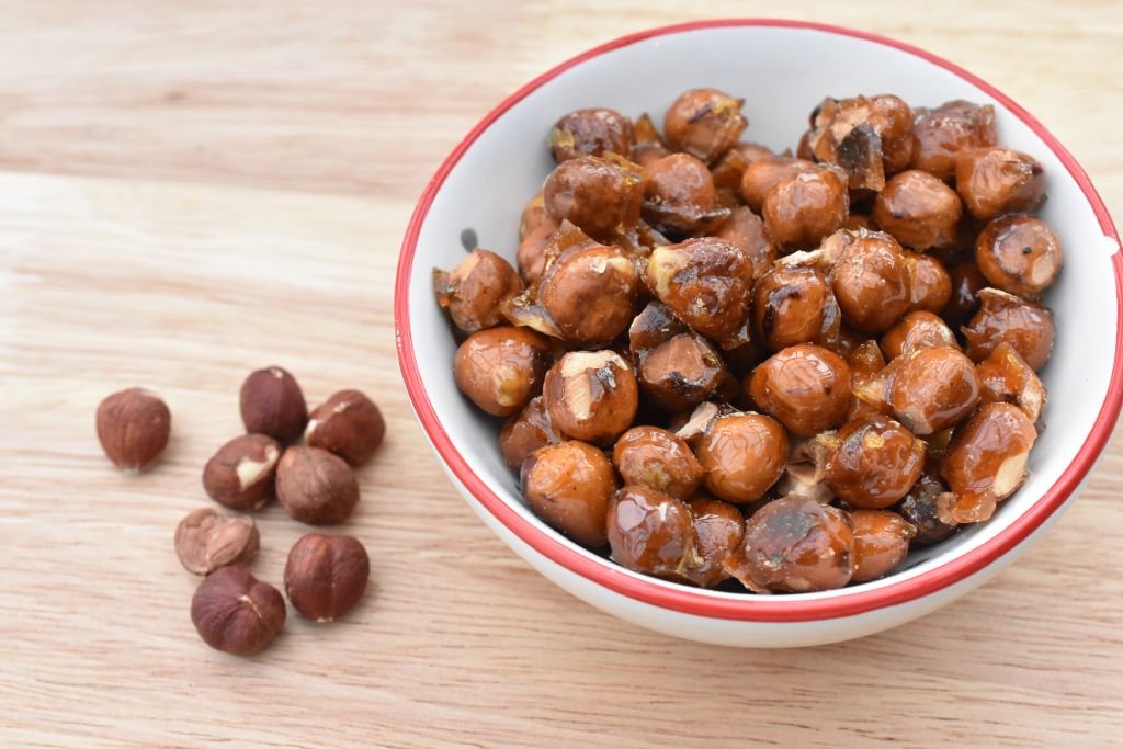 Karamelliserede hasselnødder - nødder med karamel