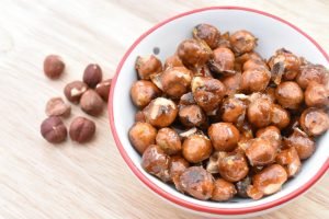 Karamelliserede hasselnødder - nødder med karamel