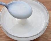 Glasur med æggehvide - nem opskrift på royal icing