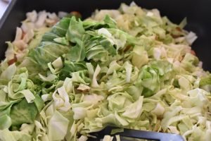 Grøn pølsemix med spidskål - nem opskrift