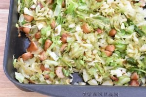 Grøn pølsemix med spidskål - nem opskrift