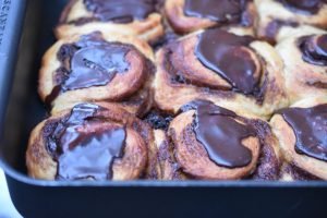 Koldhævede kanelsnegle - nemme og lækre - opskrift