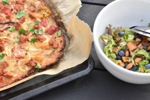 Sund pizza - opskrift på pizzabund med skyr og havregryn
