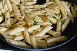 Pasta med hvidløg - stegt pasta med hvidløgssmør