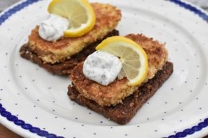Paneret torskerogn med dildmayo - nem opskrift 