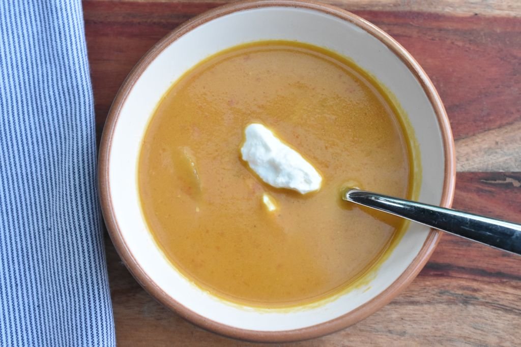 Gulerodssuppe med kokosmælk, chili og ananas