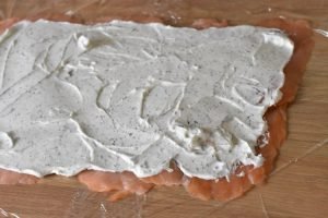 Lakseroulade - opskrift på nem forret med laks og flødeost