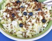 Spidskålssalat med feta og sennepsdressing - nem opskrift