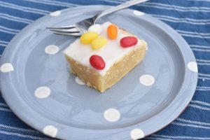 Påske citronsnitter - marcipankage med citron i bradepande
