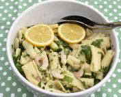 Pastasalat med rejer og spinat - nem opskrift