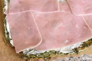 Spinatroulade med skinke - nem forret uden fisk