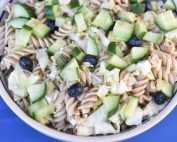 Pastasalat med spidskål, feta og agurk - sommer pastasalat