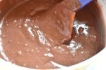 Brun lagkage med smørcreme - opskrift på gammeldags lagkage