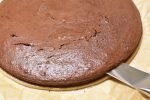 Brun lagkage med smørcreme - opskrift på gammeldags lagkage
