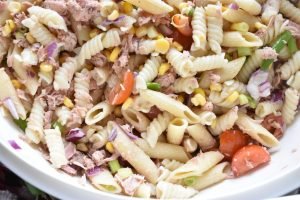 Pastasalat med tun og dressing - nem opskrift
