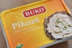 Pastasalat med pikantost - cremet og lækker - nem opskrift