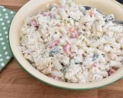 Pastasalat med pikantost - cremet og lækker - nem opskrift
