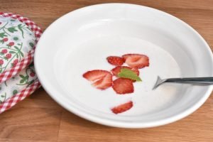 Skyr koldskål - hjemmelavet kærnemælkskoldskål